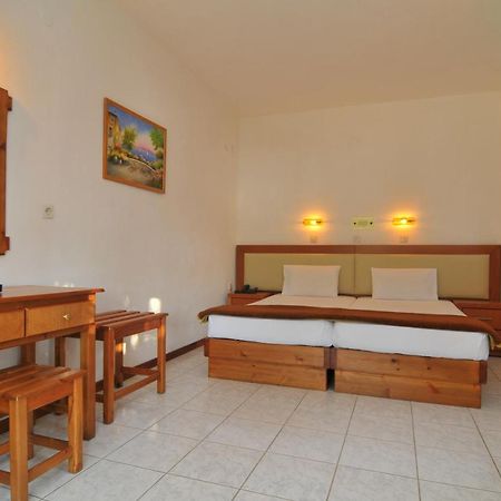 Hotel Emerald Chrysi Ammoudia Buitenkant foto