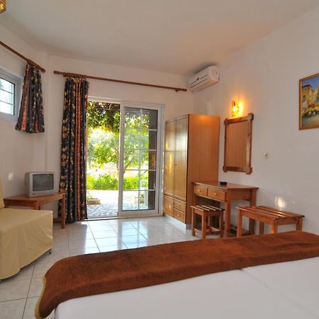 Hotel Emerald Chrysi Ammoudia Buitenkant foto