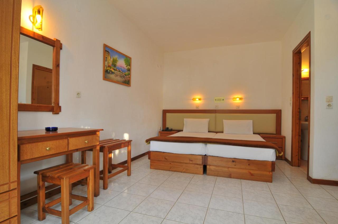Hotel Emerald Chrysi Ammoudia Buitenkant foto