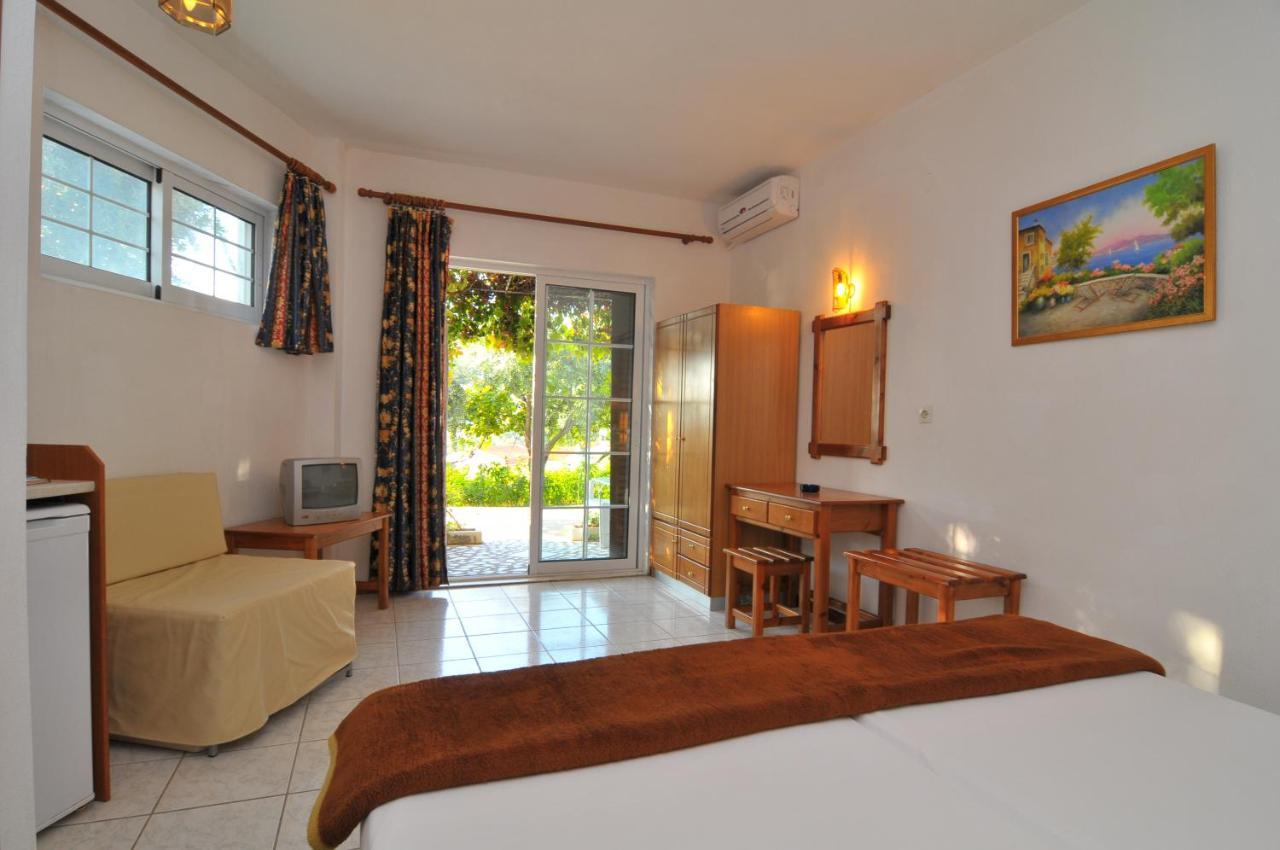 Hotel Emerald Chrysi Ammoudia Buitenkant foto